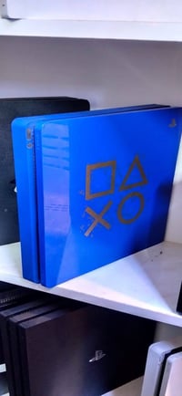 🎮 مرحباً أصدقائي 🎮 🔥 متوفر لدينا جهاز بلايستيشن 4 سليم (PS4 Slim) باند...