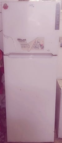 ثلاجة • للبيع