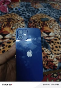 12 عادي مبدل شاشه وبطاري وثنينهن اصليات السعر 200 المكان بغداد  077654...