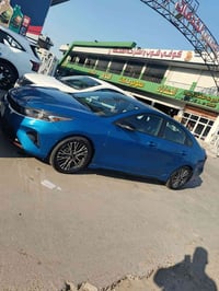 عندي فورتي موديل 23 حادثه ربع الباب بدون ارباك السياره ماشيه 37 مطلوب ...