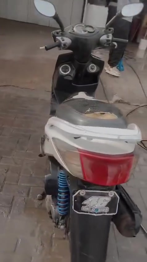 السلام عليكم سكنس للبيع  يرادله ترتيب ابيعلك كوم حديد ٢٤٠ الف العنوان بغداد ابو دشير ***********
