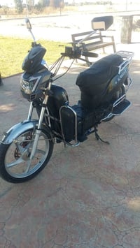 دراجه هارلي للبيع سعر 375وبيه مجال للشراي بطاريات يقرن 10 كلهن بس بيهن...