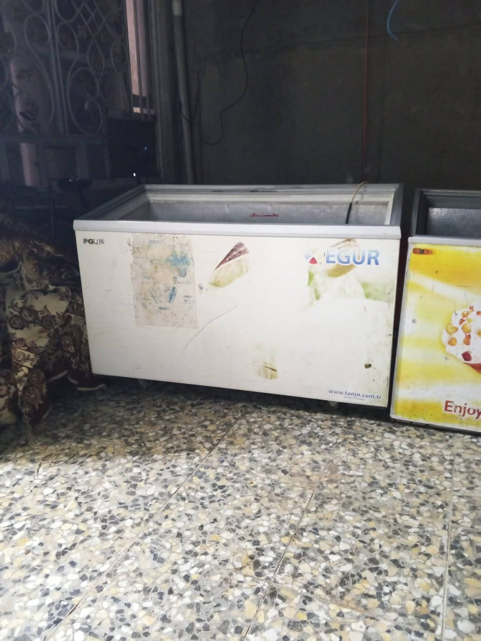 السلام عليكم ذني عارضات ثنين شغالات وشرط التجميد 
سعرهن ٥٠٠ثنينهن مكاني زعفرانيه ***********
