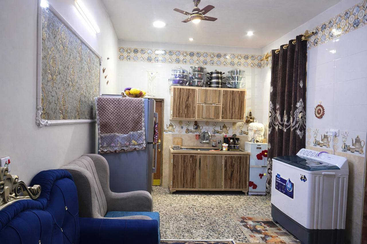 السلام عليكم 
دار للبيع الموقع شهداء العبيدي /شارع مدرسة العابد 
المساحة ١٢٠ م واقع حال مقابل الملك مباشراً 
يحتوي على استقبال ٦*٤ وصالة ٧*٥ وغرفة نوم ٥*٥
موجوعة صحيات كامل بدون نقص بناء حديث 
السعر ٥٨ مليون بيه مجال بسيط
للتواصل مع صاحب الدار 
‏‪0782 844 7144‬‏ واتساب 
ملاحظة / مكلف بالنشر
