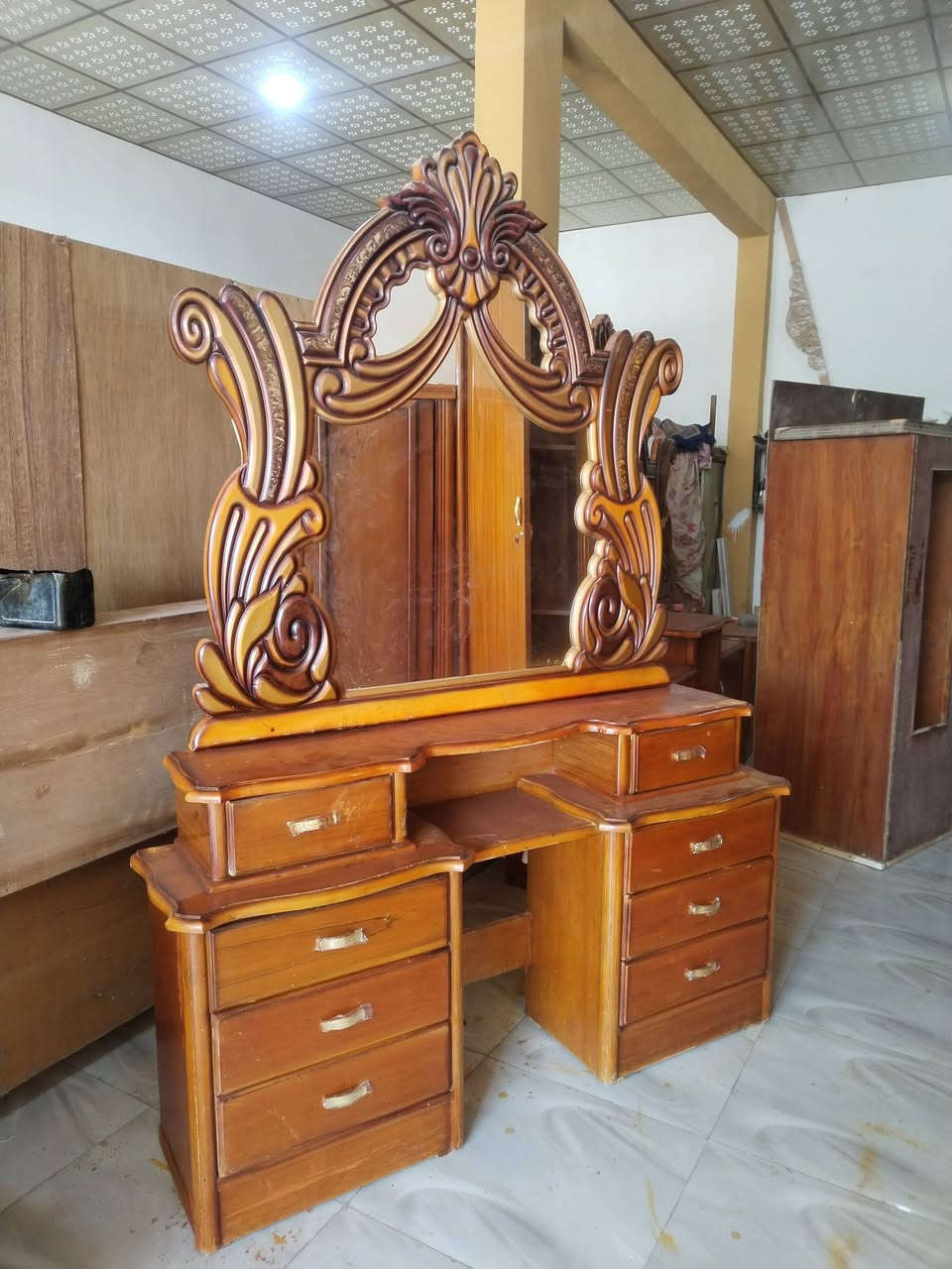 سلام عليكم ورحمة الله وبركاتة من مزاد الاخوين لبيع الاثاث المنزلي الجديد ولمستعمل غرفه نوم مستعمل خشب صاج حطاطه نضاف فول اخو جديد كنتور 6باب  ديالى شهربان شارع المصرف القديم مقابيل دكتور قيس واتساب ***********
