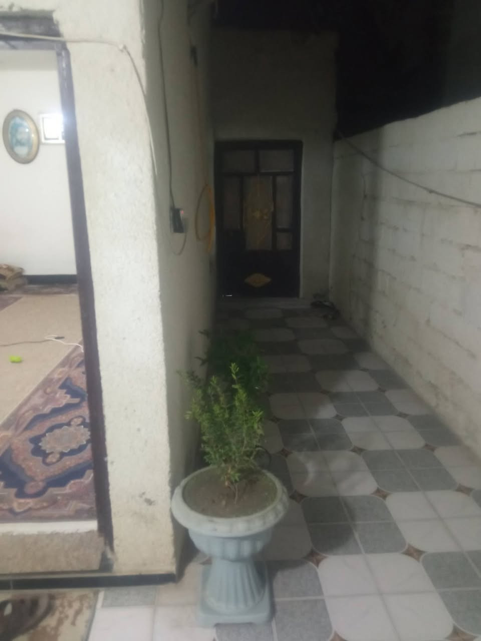 دار للبيع مساحته 100م الحله ابو خستاووي السعر 16 وبي مجال ***********
