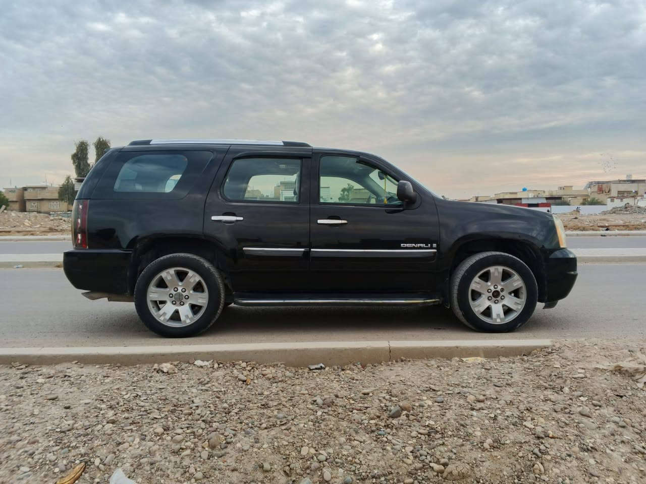 تاهو دينالي موديل 13\ صال داخل بل 14. _. ماشيه 100\  سياره علاء بلاد مضمومه صاله 5 سنوات كشي مبدل بيه. محرك كير كشي عله بلاد. داخل ملكي فول موصفات سياره معروفه موصفات دنلي. يحتجله فقط مزدات وشباك بلاديات مبدلات. سعر 245.$  بيه مجال. مكاني بغداد. رقم. ***********.
