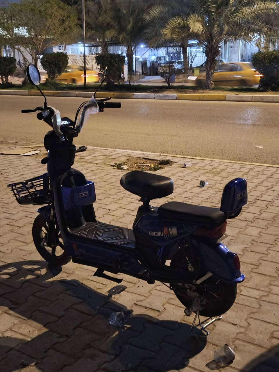 دراجه شحن للبيع المواصفات 👇
النوع: Asian Dragon AD350W (تنين آسيوية).

​المحرك: بقوة 350 واط (اقتصادية وعملية).

ملحقاتها:مرايات+شاحنه

وبيها ثلاث سرعات السرعة القصوى 60 الحقيقيه 45 

واشاير يمنى يسرى 

حجم :14ووياها استاندجانبي+وبايدر إذا طفت شحن وبيها بلوتوث+ولايت أمامي+اربعه بطاريات الدراجه+بصمتين تشغيل وسويج واحد 

​​الحالة:نظيفه صارلها بل شهر من اشتريتها 

السعر:قيم وأخذ بس لا تكسرون بي

المكان:كربلاء 

للتواصل والاستفسار:7881794461 واتساب وتلجرام


**إذا كنت صاحب هذا الإعلان وتريد حذفه لأي سبب، رجاءا أرسل رسالة إلى الدعم الفني**