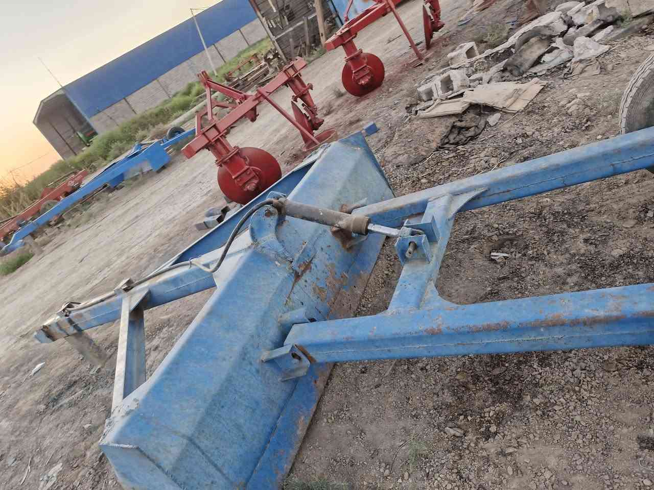 للبيع معدلان عرض 220 مترين وربع سعره 750 عنوان واسط الزبيديه قرب الطاقه الكهربائيه ***********
***********

