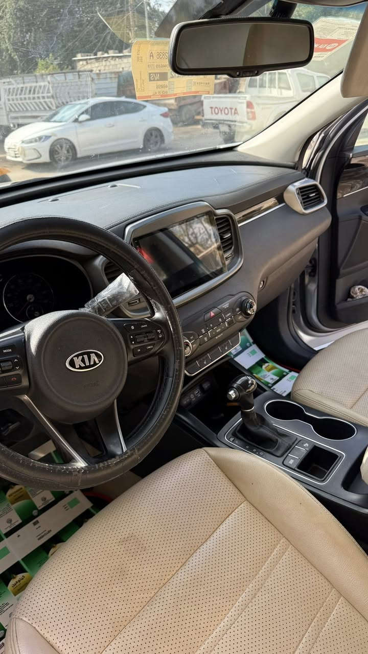 السلام عليكم 
سورنتو 2017 وارد امريكي 4سلندر السيارة نضيفة  والسونار موجود للبيع او المراوس بجارجر مع الفرق 
السعر 165 وبيها مجال
 موجود واتساب ***********
