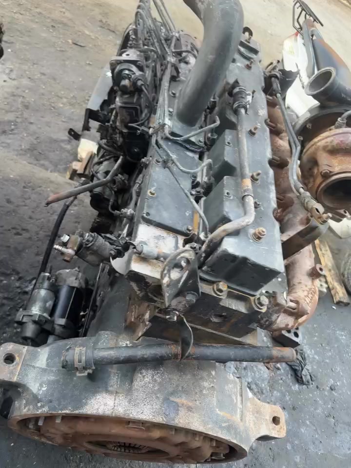 السلام عليكم
مكينة كمنز 114.   
وربية شرط الشغل 
***********
مي اخضر بعدة بيهة
