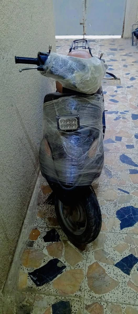 سلام عليكم دراجه يومها للبيع او مراوس حسب قناعه دراجه كلشي ما بيها صوت ناعم مفتوحه مره واحده شلعه حلوه سرعتها حلوه سلف شغال بس يحتاج باتري لايت شغال بك لايت شغال سعرها (( 325وبيها مجال )) الي يريدها يتصل *********** واتساب
