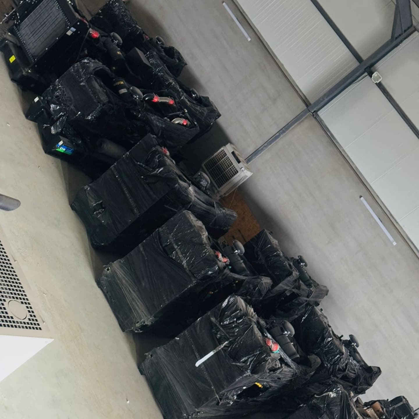 مولدات كمنز 250KVA او 150KVA
***********
يوجد لدينا انواع البراندات
