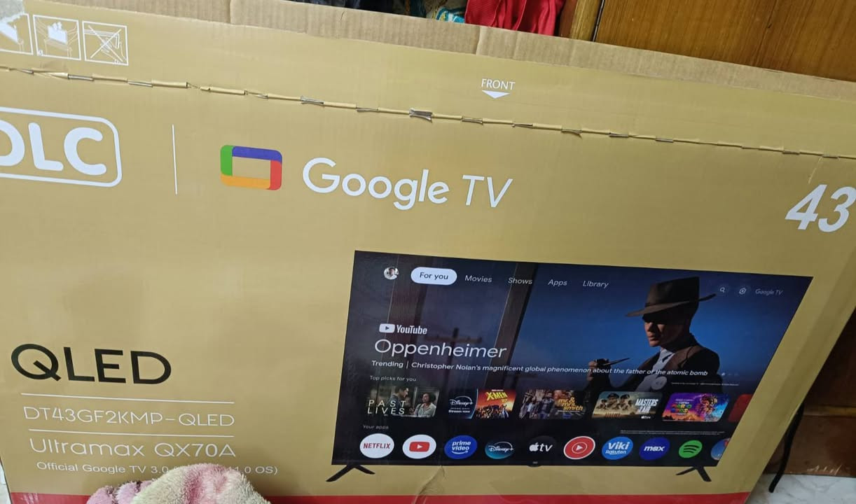 السلام عليكم شاشه DlCحجم42 انترنت ناطقه جديده صار يومين من اشتريتهه مواصفات الشاشه تطبيقات جاهزه  واي فاي بلوتوث HDMl ..USB..ريمونت فيه مايك تحكم صوتي الدقه 4K..نضام تشغيل اندرايد سمارت ..يوتيوب نتفلكس شاهد صوت واضح سنما     الاتصال على الرقم ***********
