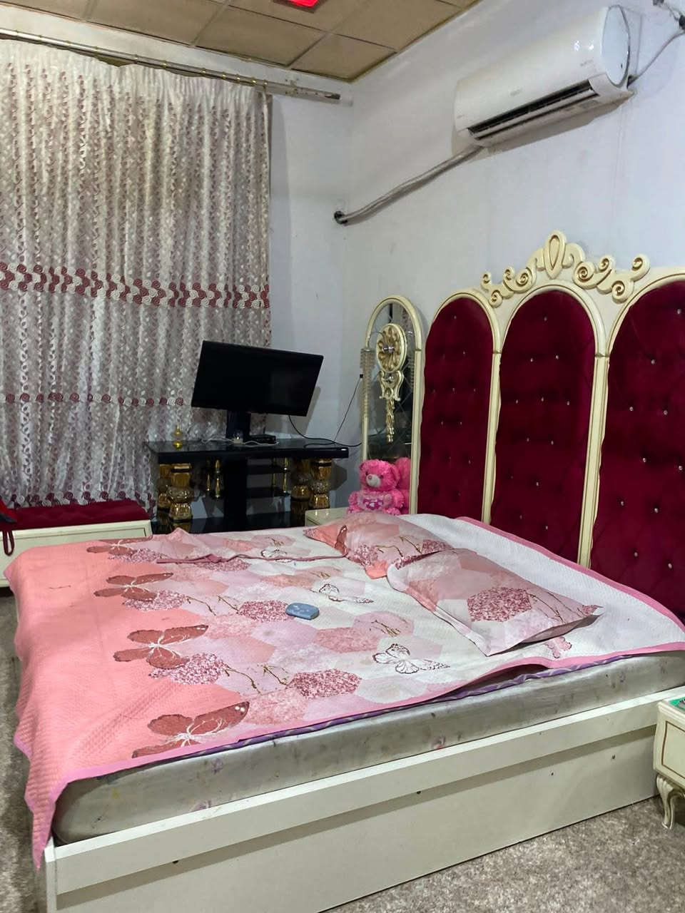 غرفه تركيه ملكيه جديده للبيع  كلشي ما بيها تتكون من جربايه ملكيه وميز مرايه وكنتور متكون من 14خانه  وبي قاصه وتتكون من مقعد وزاويه وجهين وميز أربع جرارات ربي شازلونه السعر خاص الغرفه يشهد الله نظيفه كدامكم كلشي ما بيها


**إذا كنت صاحب هذا الإعلان وتريد حذفه لأي سبب، رجاءا أرسل رسالة إلى الدعم الفني**
