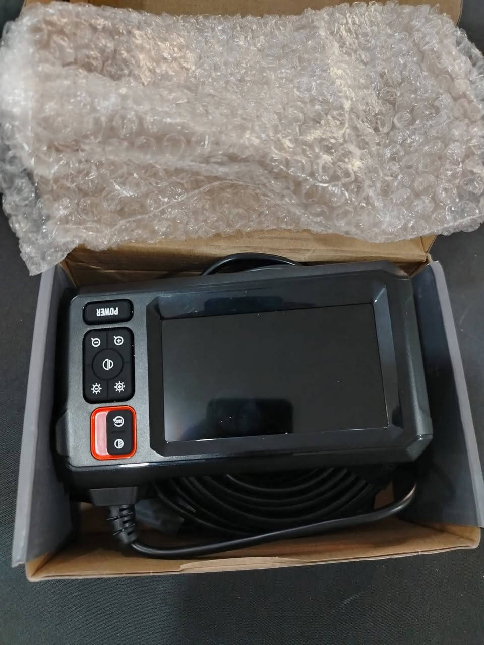 الجهاز هو منظار فحص صناعي (Industrial Endoscope) يُستخدم لتفقد الأماكن الضيقة وغير المرئية.المميزات الرئيسية: يتضمن الجهاز شاشة عرض مدمجة، وعادة ما تكون بدقة عالية (HD).الوظائف: يحتوي على أضواء LED للإضاءة في الظلام، ويتميز بكابل صلب وكاميرا مقاومة للماء بمعيار IP67.الاستخدامات: يستخدم بشكل واسع لفحص محركات السيارات، أنابيب الصرف الصحي، وحدات التكييف، وغيرها من التطبيقات المنزلية
اول تم ٣٥ مع توصيل


**إذا كنت صاحب هذا الإعلان وتريد حذفه لأي سبب، رجاءا أرسل رسالة إلى الدعم الفني**