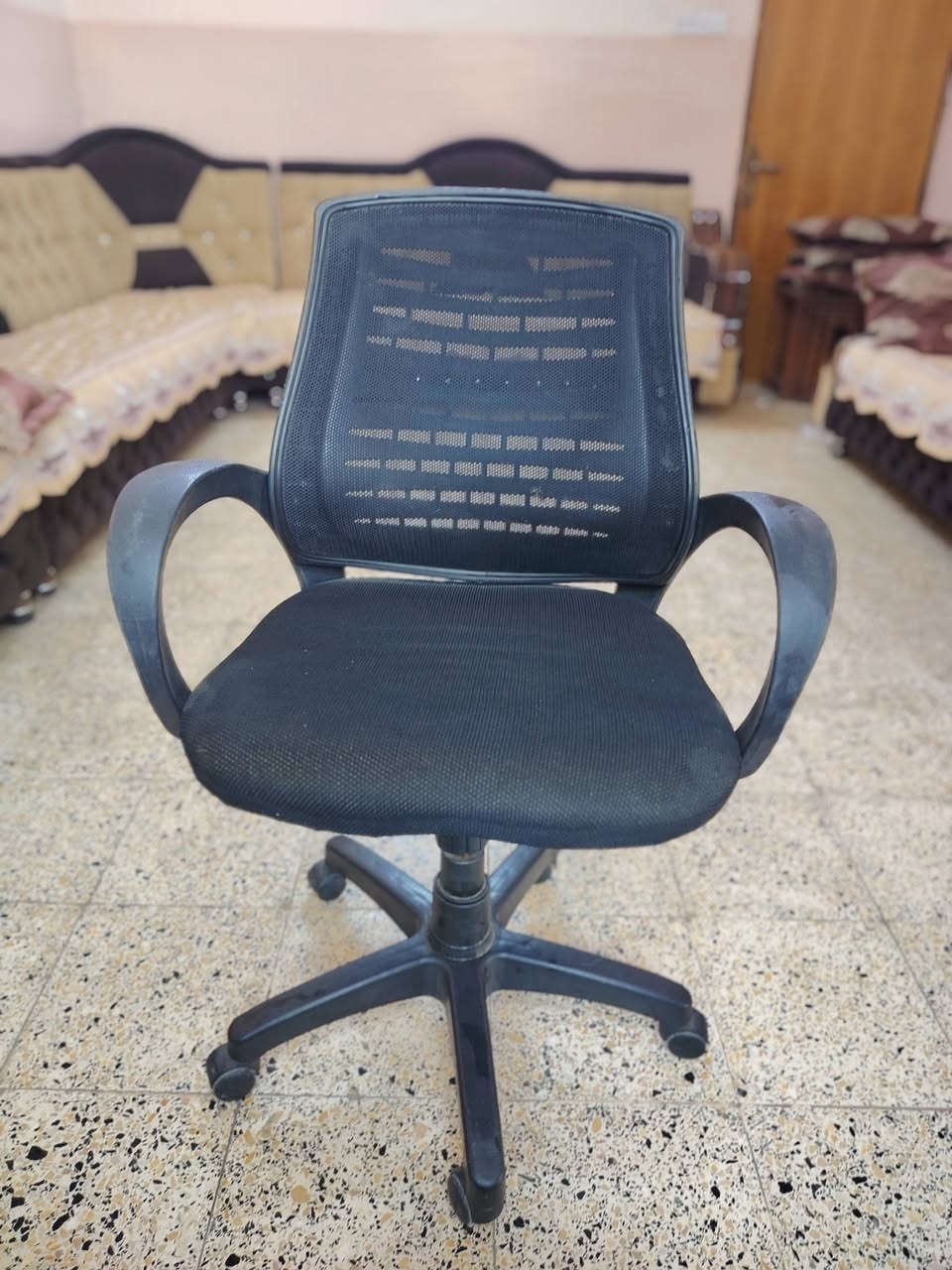 متاح كرسي دوار بحالة جيدة جدا
$ 35  الف
للتواصل
***********
***********
