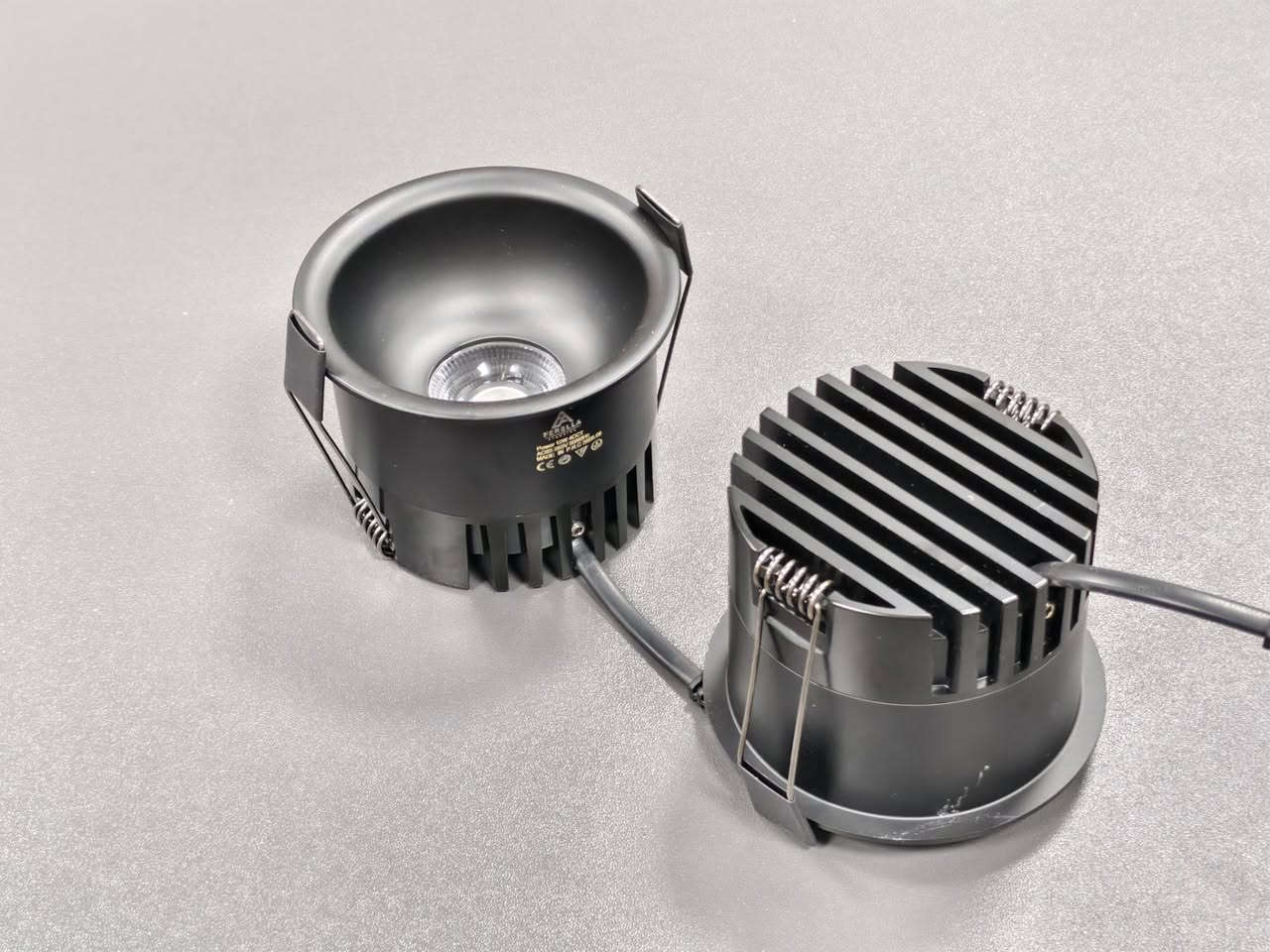 New arrival spot lighting.nice design 
Make 12w 6500k -3color/4CCT


**إذا كنت صاحب هذا الإعلان وتريد حذفه لأي سبب، رجاءا أرسل رسالة إلى الدعم الفني**