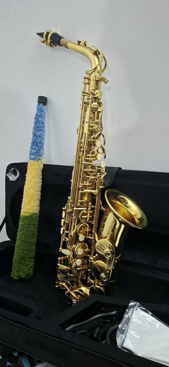 ساكسفون جديد للبيع 200 وبي مجال قليل للاستفسار الاتصال على الرقم ***********
