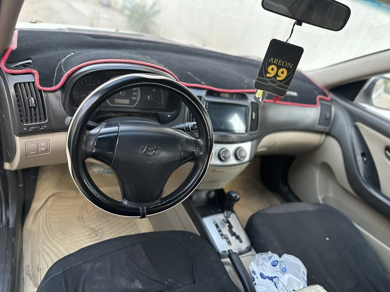 النترا 2011  -محرك1600 -
تبريد شغال -وسنويتها لل2027-بيها  قطعتين 

ﺑ 108 وبيها مجال
***********
