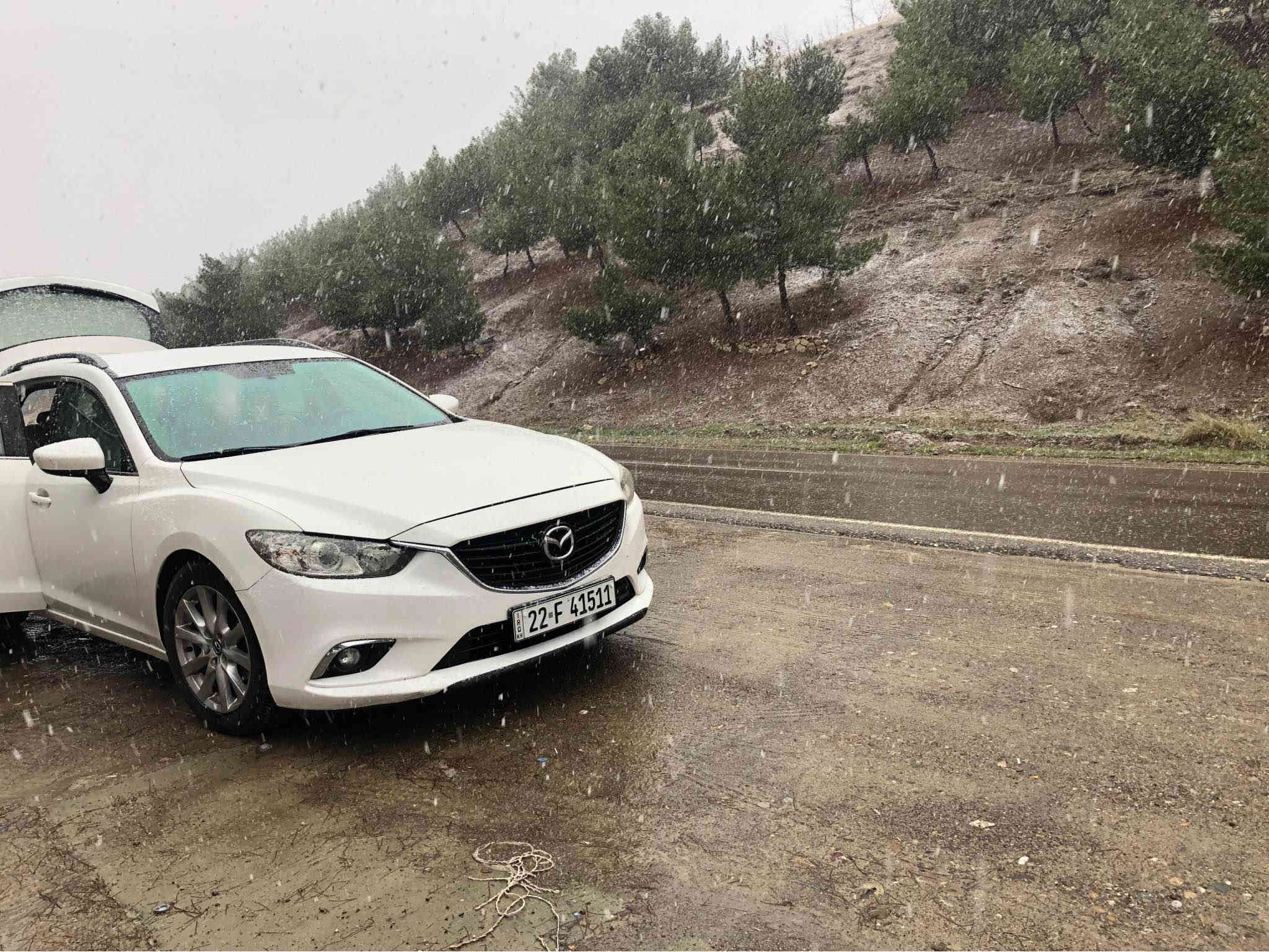 سلام عليكم 
للبيع 
مازدا زوم 6 موديل 2015 رقم اربيل باسمي خليجي محرك 2000 ستيشن لون ابيض بيه صبغ باب اليمين اثر شخط والصورة قبل الصبغ موجودة وبيه تعديل بارد باب خلف السائق تحكم ستيرن جهتين وشاشة وبصمة مسويله ادامة كاملة منظومة البانزين وتحديث العقول سنوية حديثة 
السيارة بدون اي نقص محرك كير تبريد كله مكفول 
السعر 128
موقع السيارة بغداد الغزالية
للتواصل ***********
مهندس مصطفى بغداد
