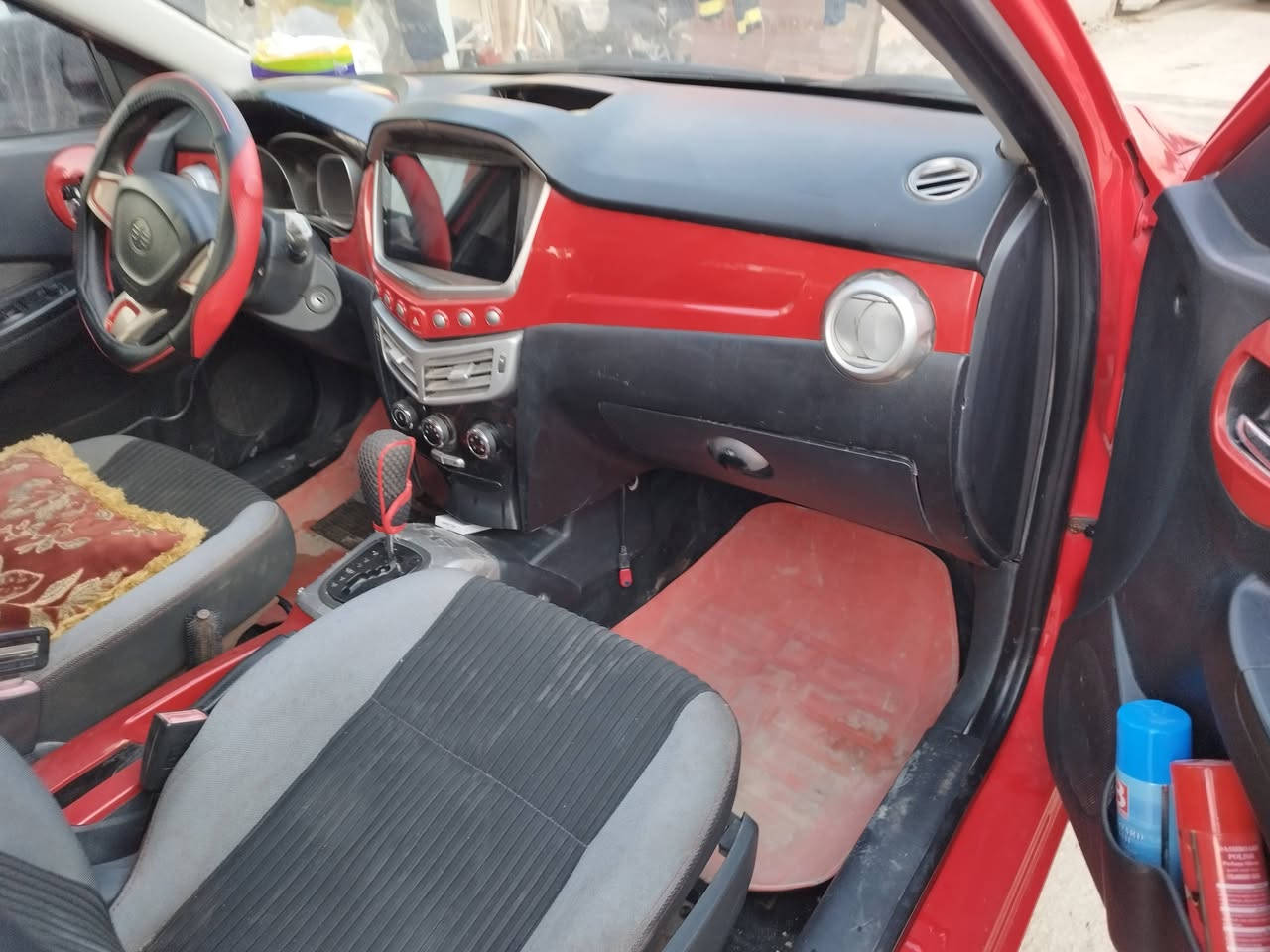 سلام عليكم...فاو موديل ١٤ قادسيه رقم انكليزي سنويه لغاية ٢٠٣٠ هزه جديدة مكفوله كفاله عامة سيارة جديدة لون دم الغزال سبورت رياضيه رجاليه نسائيه جاهزه للاخر بدون صبغ نهائيا السعر ٦٠ وبيه مجال رقم موبايل واتساب***********
