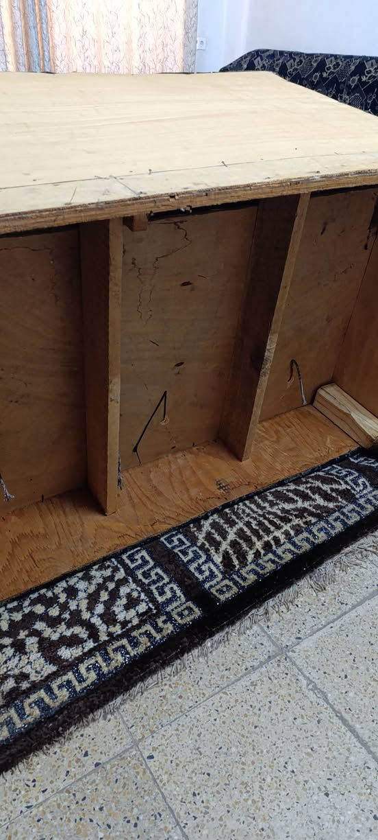 طخم نضيف 4قطع مع زاويه 
السعر 350 وبي مجال لطبين 
***********
