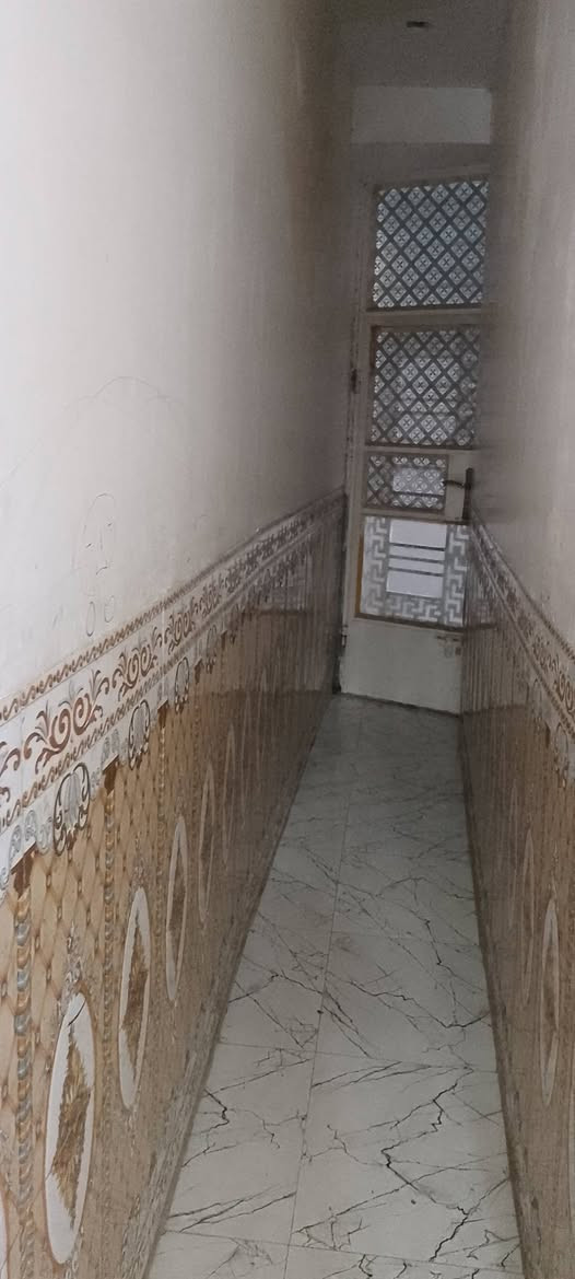 السلام عليكم بيت 80متر طابو صرف حي الجهاد طابقين  قريب السوق محله 891 قرب اسواق نور الهدى بيت نضيف جاهز للسكن مدخلين صب كونكريت للاستفسار اكثر الاتصال ***********0/0 -***********
