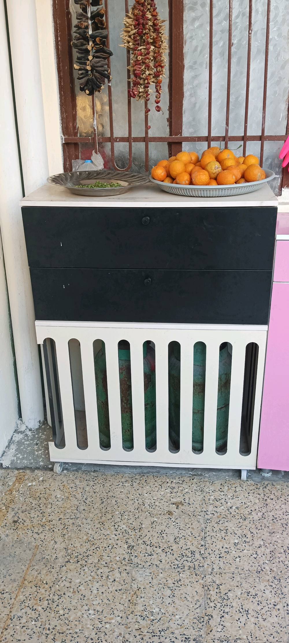 موصل أيسر حي صدام 

كزامه وردي 75الف
كزامه أسود 50الف
اتنين سوء 100الف