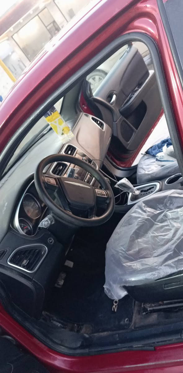 السلام عليكم سياره c200  للبيع موديل 13محرك قبل اسبوع شديته سياره نضيفه كلشي ماعايزها بس ترتيبات بسيطه تحويل ثاني يومالسعر67 وبيها مجال ***********
