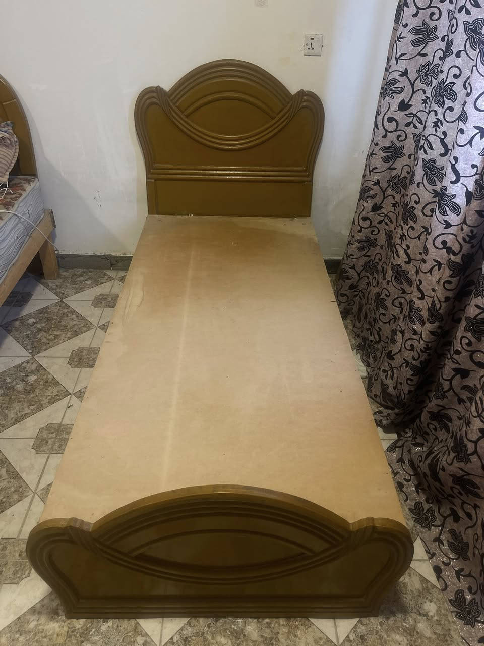 سلام عليكم غرفه تسكام اصلي خشب ممتاز بحاله جيده
چرابي عدد2 وكنتور بابين ويحتوي عله خانات للتخزين ومجرات ثنين 
بحاله ممتازه سعرها 250 قفل مكاني نجف حي النداء


**إذا كنت صاحب هذا الإعلان وتريد حذفه لأي سبب، رجاءا أرسل رسالة إلى الدعم الفني**