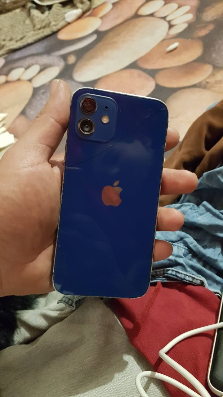 السلام عليكم ايفون ١٢ عادي مبدل شاشه وضهر وبيه فطر والكامره مو واضحة بطاريه ١٠٠ السعر قفل ١٦٠الف//***********
