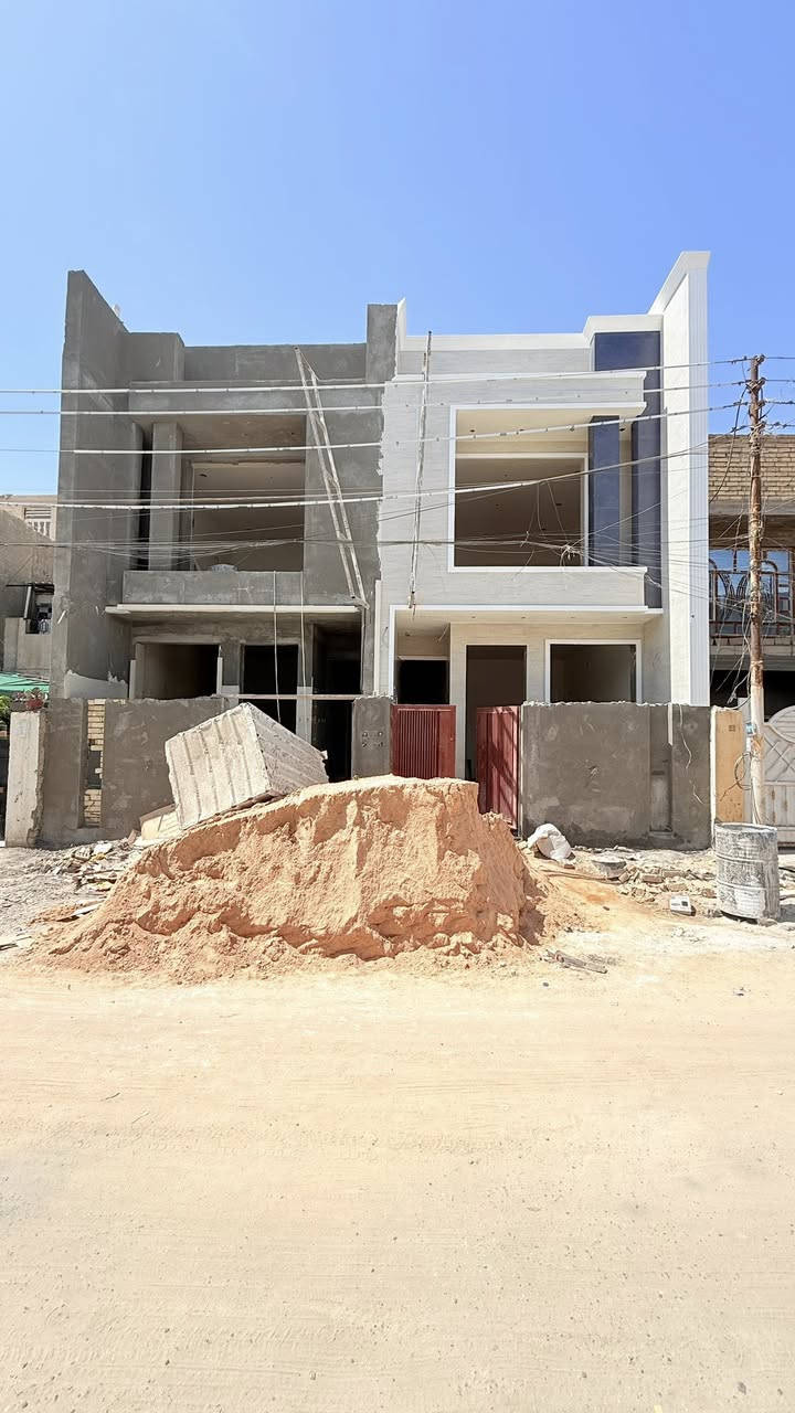 السلام عليكم  
اتون للبيع في حي الجهاد منطقه الرفاق الأولي 
مساحه كل بيت ١٠٠ متر واجهه ٥ ونزال ٢٠ 
يحتوي على ٤ غرف نوم وصاله ومطبخ وحمامات عدد ٢ البيت خلف الشارع العام البيت منفصل وليش مشترك  
للاستفسار اتصل الرقم التالي *********** 
ابو محمد للعقار 
يوجد خدمه واتساب للرد السرع
