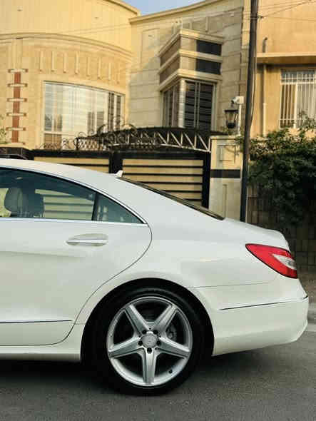 السلام عليكم 
للبيع CLS350 V6 2012 خليجي (وكاله باجكر)
فتحه 
بصمه 
بصمه ابواب
كشن كهرباء 
نقاط عمياء 
اوتو بارك 
شاشه جبيره 
لايت داينمك 
اوتو بارك 
حساس امامي خلفي 
برده كهرباء 
كامره خلفيه 
داخل بيجي 
داخل الوان 
تحذير تصادم 
رادار امامي 
ماشيه 125 الف 
بيها هوايه مواصفات معروفه بهذا الموديل 
السياره بدون نقص كير ومكينه وتراي بوضع الشركه 
بدون حادث بدون صبغ 
مكانها المنصور 
للاتصال ***********
