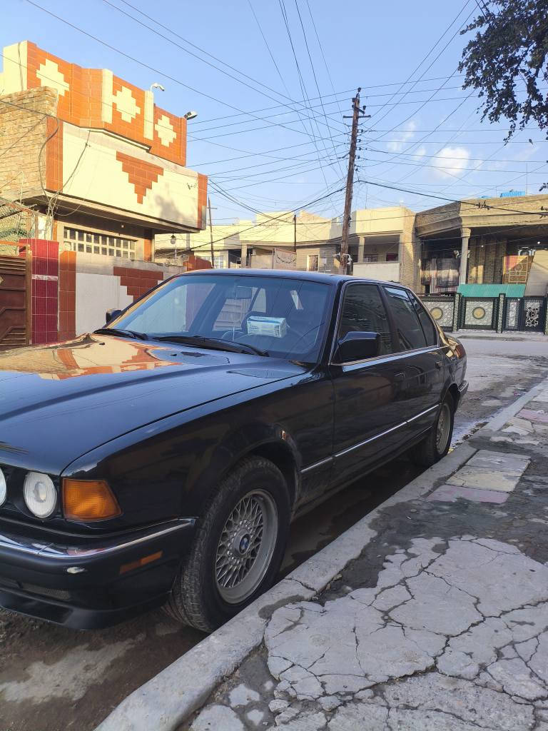 BMW 740i
موديل 1993 مكينة 8V 
السيارة باسمي رقم انكليزي وهزة جديدة 
تحويل ثاني يوم

دبل جكمجة 

تدفئة  للكشنات 

منظومة تبريد كاملة جديدة تبريد ثلج 🥶

تدفئة للجام 

غرفة جلد اسود 

السيارة كفالة عامة من الدعامية للدعامية ما ناقصها برغي

مصبوغة جديد فرن درجة اولى

تخم تاير جديد 

باتري جديد 

سيدي جنجر اصلي مال شركة 

راديترات ومراوح جديدة 

صدر امامي وخلفي كامل جديد 

كلشي بل سيارة جديد 

ورقم حلو 

ترايك من البصرة الزاخو 

مكان السيارة بغداد للاستفسار: *********** بغداد, العراق

