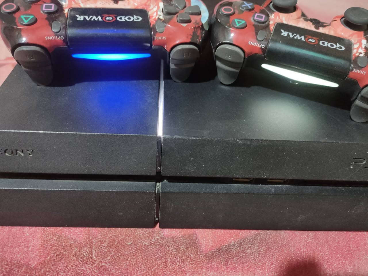 السلام عليكم 
بلي ستيشن 4 فات اولاين
وياه قرصين God of War و Dragon Ball Xenoverse
و يدات اثنين
السعر 170 الف 
العنوان البصرة الزبير 
للتواصل ***********
