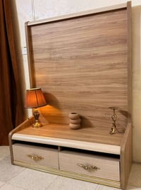 ميز بلازمة ب٥٠ الف وبي مجال للاستفسار الاتصال ع رقم 07715437131