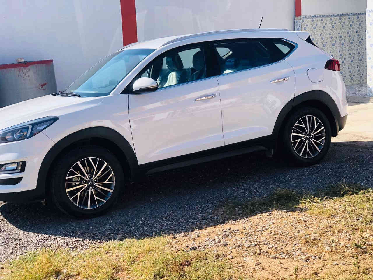 تكسون موديل 2019 وارد خليجي
فول مواصفات عدا البانوراما
بصمة تشغيل
بصمة ابواب 
هاند بريك رجل
كاميرا وشاشة 
طخم  تايرات جديد 
كير   ومحرك  شرط  على وضع الشركة
رقم اربيل دولي  
سيارة  بأسمي
شرط  تحويل 
السيارة شرط لا ضربه ولا صبغ
مكان سيارة القيارة قرية الحاج علي   
سعر سيارة 215  
للستفسار  ع  الرقم ***********
