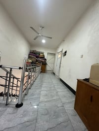 بيت طابقين • ٣ غرف • مقابل دواجن