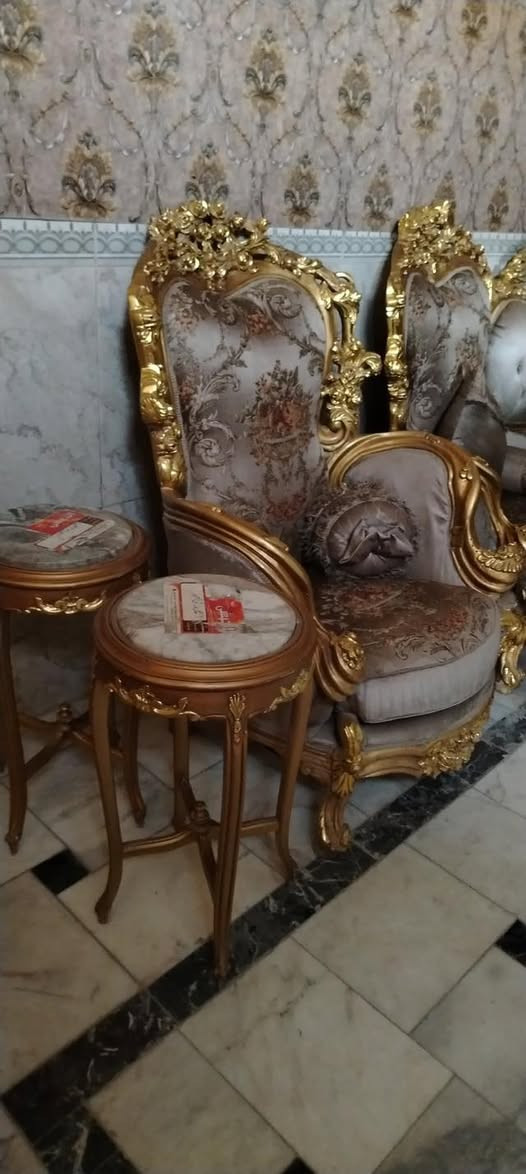 تخم ملكي مصري زان 12 مقعد للبيع في بغداد جميله سعر البيع مليونين ونص للاستفسار الاتصال بالرقم ***********
