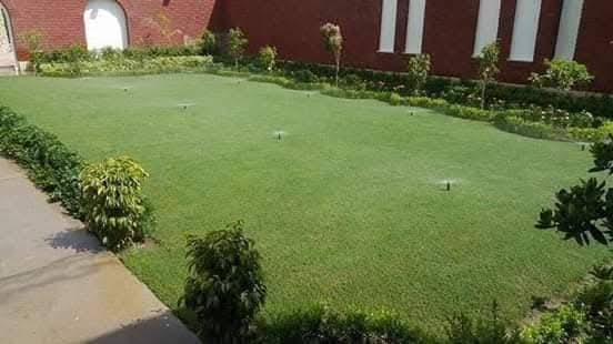 السلام عليكم يوجد فلاح تنضيف حدائق وتجهيزات كامله ارجو من الاخوه رفع المنشور مع تحياتي إلى مدير الاكروب *********** يوجد واتساب
