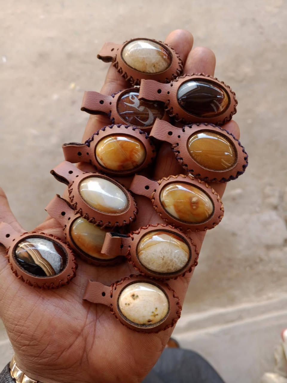 سعر القطعه ٢٠٠٠ دينار جمله فقط لصحاب البيجات لناس على باب الله الفحص أمام المندوب يوجد توصيل لجميع المحافظات رقم الحجز الواتساب ***********
