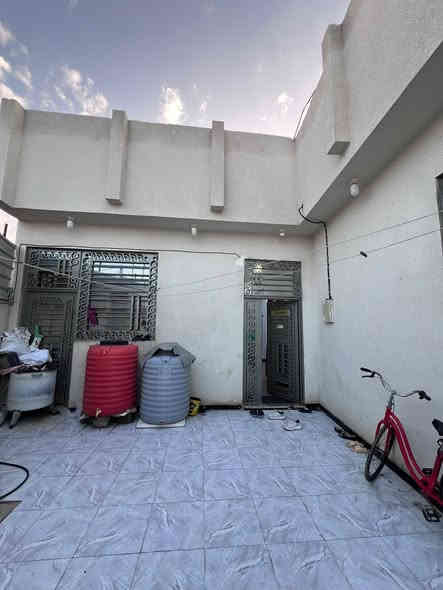 دار سكن للبيع 🏠
#المساحة :: 190م
وقف شيعي مسجل سنوياً 25 الف
إبي الخصيب طريق الوسطي قرب مستشفى الصيني
#يحتوي :: كراج واسع صحيات خارجية أستقبال 
مطبخ حار + بارد غرفتين منام صحيات داخلية
مناور عدد 2 درج دائري مؤدي للسطح الخارجي
#السعر :: 65 مليون وبي مجال بسيط 
#للأستفسار :: *********** متوفر واتساب
