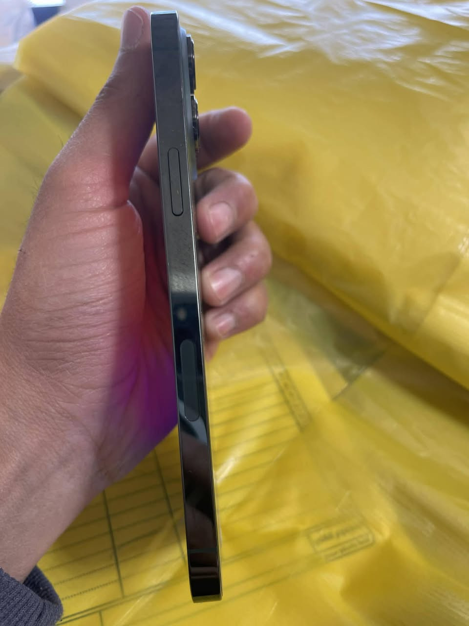 ايفون 13 برو ماكس زيتوني
الذاكره 1 تيرا مبدل بي شاشه اصليه مال تفصيخ نظيف كلش 
السعر 750,000 وبي مجال للشراي ***********
