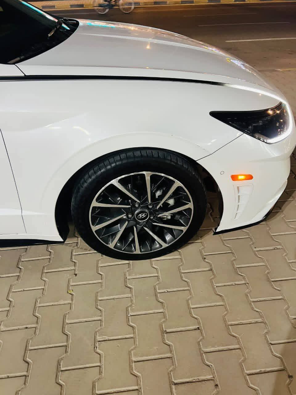 للبيع هيونداي سوناتا موديل2020 فول
رقم اربيل ترقيم جديد 
السيارة صبغ جاملغ ايسر جاملغ بيه حار قليل 

المواصفات : 
1 - بانورما 
2- لايتات ديناميكي 4 عدسات 
3- حساسات امامي خلفي 
4- رادار امامي خلفي جانبي 
5 - تدفئه +تبريد كشنات
6- مكينه 1,600 تيربو 
7-كامرات خلفيه
8- كشنات كهرباء جلد 
9- لد انارة داخليه بلادي عدة اللوان 
10- تحكم ستيرن جهتين 
11- كروس سرعه + تحديد مسار والخروج عن المسار
12- تشغيل عن بعد 
13- تبريد خلفي 
14- مرايا وسطيه وجانبيه عاكسه للضوء 
15- حساس مطر 
16- سستم صوت بووس 
17-تبريد قطعتين 
18- ستيرن هيتر 
19-شاشه كبير ذكية +ابل كار بلي 
20- الصندوق ذكي يفتح عند الاقتراب منه 
21- شحن لا سلكي 
22_تحريك السياره الى الامام ول خلف عن طريق الريمون
23_داخل بيجي
24_وبيها بعد هواي مواصفات 

 السيارة حلوه ونظيفه  
سعرها178$
مكاني نجف تجي تشوف بعينك وبيك خير وتدلل
***********
بي وتساب
