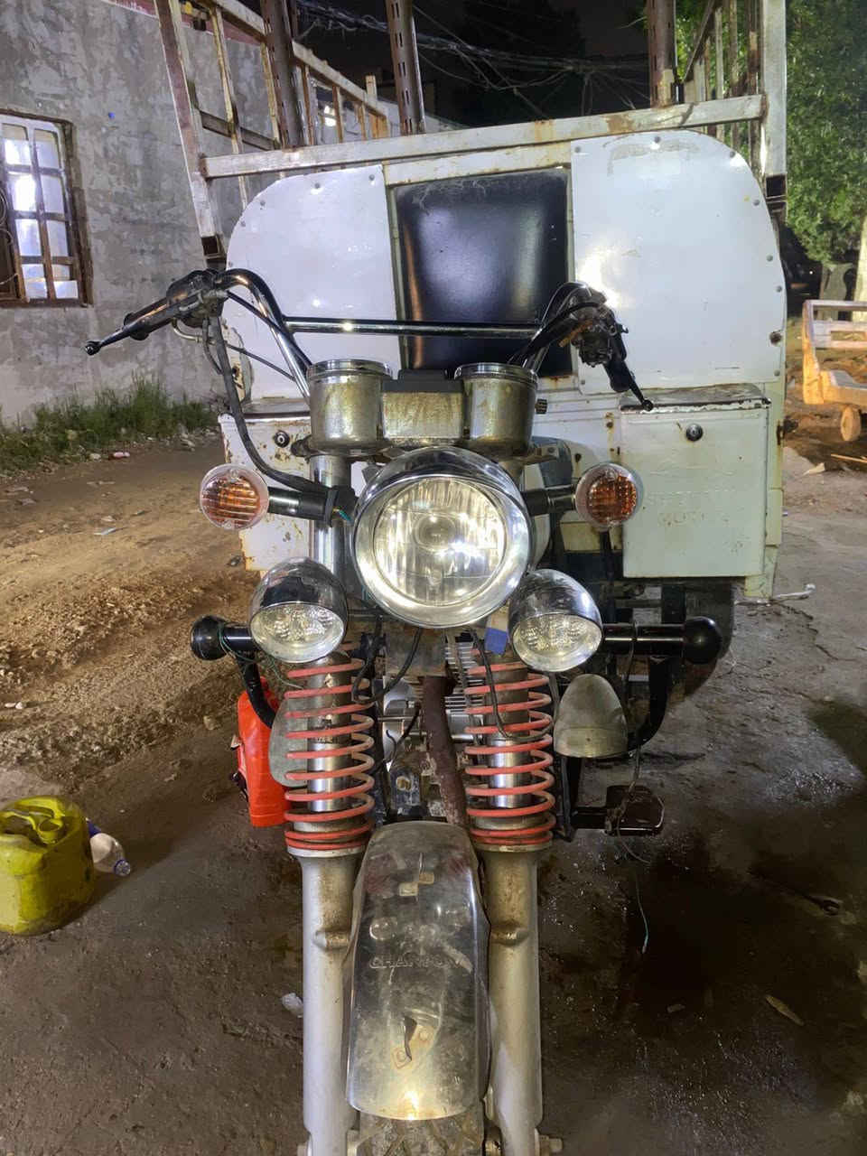 السلام عليكم ستوتة2021 شوفة عينك محرك ما مفتوح وكلجات يشكن الكاعه الستوته مرقم السعر1500 وبيه مجال رقمي*********** مكاني بغداد البياع  الموشراي لا يتواصل
