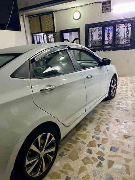 هونداي اكسنت موديل 2014. بدون صبغ واي شيء محرك وكير وكل سيارة بشرط مواصفات داخل اصفر وسلايت  وكل مواصفات موجوده بي  مكان السيارة كركوك حي عسكري اتصل على رقم *********** 
السعر 
110 ورقه
