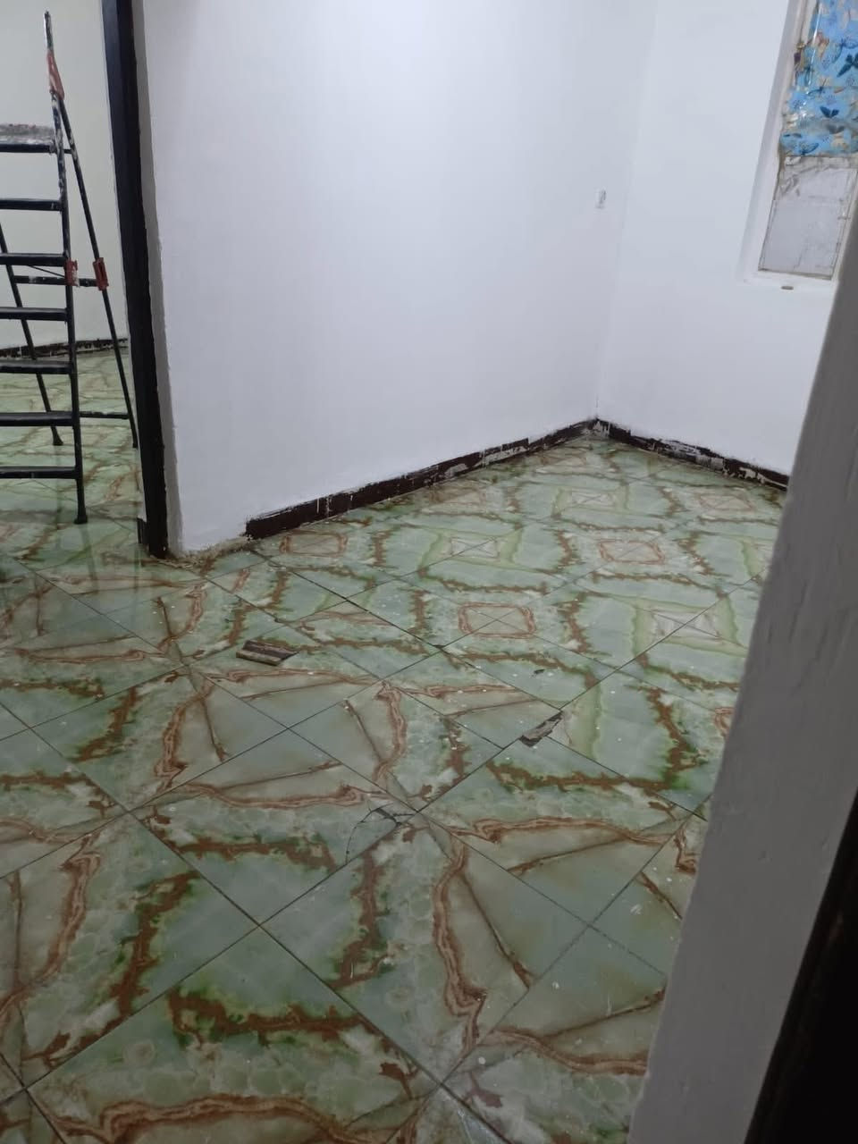 🏠: #شقه_للايجار
📍. العنوان حي الجزائر شارع الضغط العالي
🔸. تفاصيل الشقة 
. غرفه نوم
. صاله
. استقبال
. مطبخ
. صحيات
💸. سعر الايجار ٣٥٠ الف 
——————— للاستفسار اكثر مراجعة مكتبنا 
#مكتب_الاتحاد_للعقار
عنوان المكتب حي الجامعة الحولي مجاور بيت فيصل النائلي
متواجدين من الساعة ٢ ضهراً الى الساعة ٩ ليلاً
————————- او الاتصال بالارقام التاليه
*********** محمد العصامي
*********** حسن الشباني
