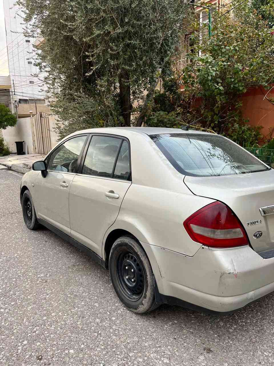 السلام عليكم
سياره للبيع نوع نيسان تيدا 2008 ياباني اصلي
سياره نظيفه مال بيت لونها ذهبي فاتح اصفر
بشرط محرك وكير وتحويل كلشي مابيها تطلع بيها تراي للبصره
تبديل دهن وفلتر جديد كله بوكته واحسن بانزين انديرلها 
جامات كهربائي 
تايرات جديده قبل سبوع شديتهن
الضرر قطعه وحده صبغ ويجوز مابيها
 وبدل باب سايق وبونيد بلادي نفس اللون سبب تصليح اغلى من التدبيل 
السياره موجوده بااربيل 
سعرها 79 ورقه وبيها مجال للشرايه
عليها غرامه 300$ ينزل من سعرها
للاستفسار *********** بي واتس اب
الي موشراي لا يتصل ولا يزعجني لان تفاصيل كلها موجوده بالكابشن أربيل, العراق
