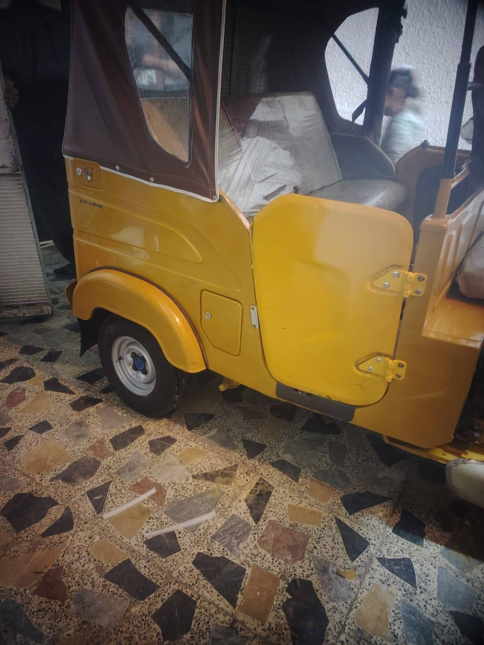 السلام عليكم تكتك ٢١ كفاله كشر ومكينه بيها صبغ نص لغد والباقي كفاله الدراجه الف متذب عليها كبل للشارع كامله التكتك ب ٧ ونص وبيها مجال قليل ***********
